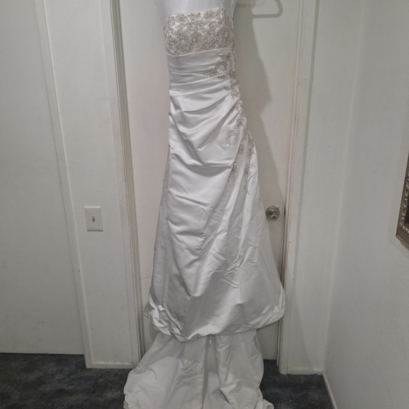 WEDDING DRESS - Picture 6 of 15